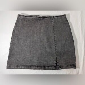 Wild fable, black denim mini skirt with a front slit, size 6. Women.
